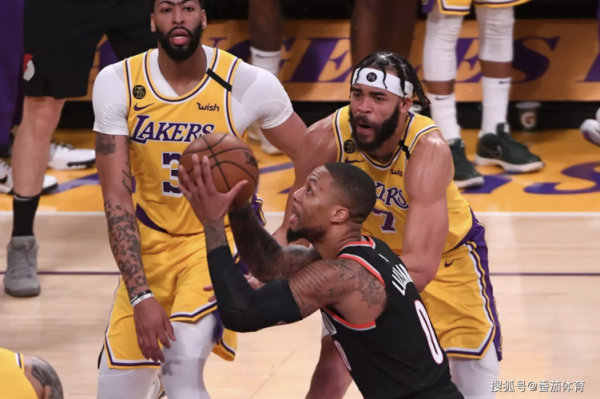 nba湖人vs开拓者_nba西部对决_湖人开拓者激战