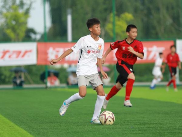 16岁怎么进入足球俱乐部（普通人怎么进足球俱乐部）