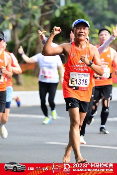 2013广州马拉松（2013广州马拉松赛 照片）