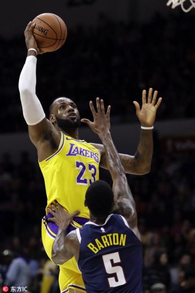 詹姆斯nba首秀（詹姆斯NBA首秀）