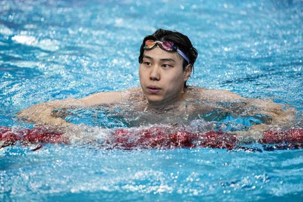 男子100米蛙泳世界纪录（男子100米蛙泳世界纪录历史成绩）