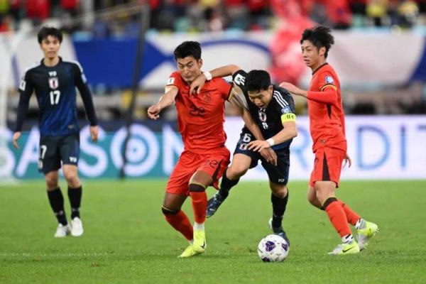 国足进球，国足进球!1-3落后日本
