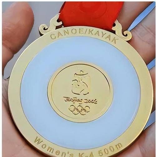 2008年北京奥运会金牌图片，北京2008年奥运会金牌价值