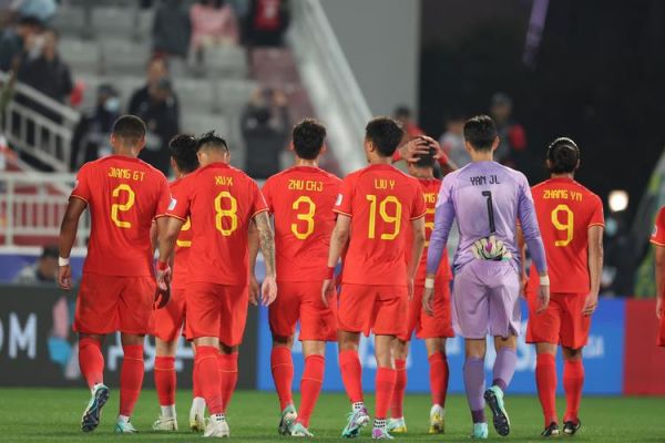 东亚杯中国男足4比3澳大利亚，中国男足跟澳大利亚比赛