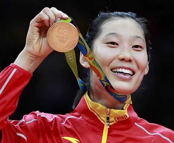 中国女排队长朱婷简介，中国女排队长朱婷百科