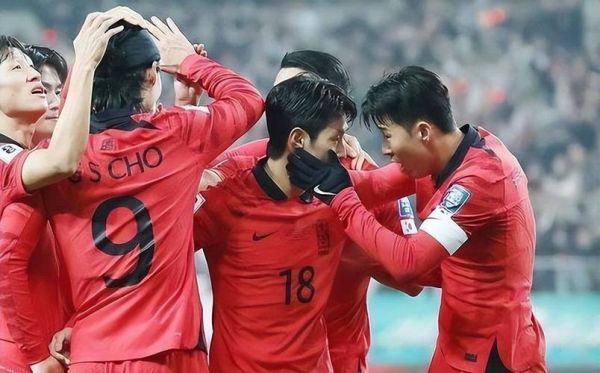 中国打韩国足球，中国足球打韩国足球