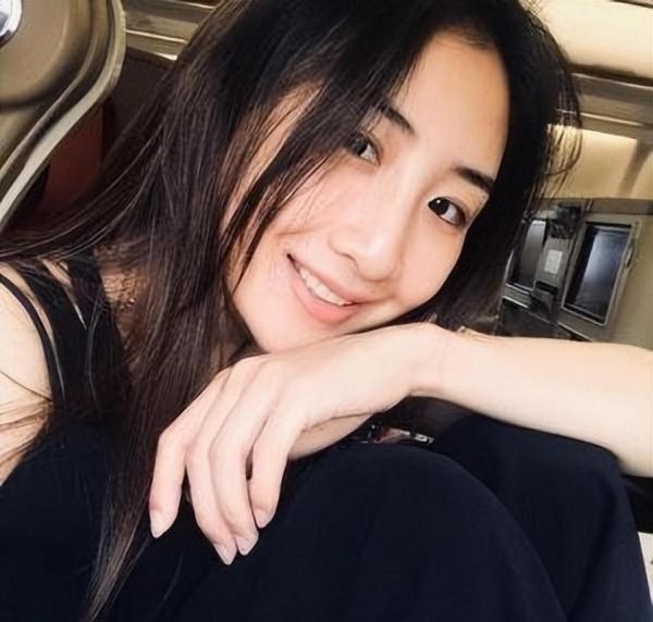何雯娜微博新浪微博，何雯娜的个人微博