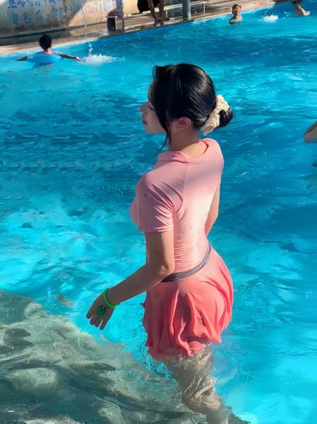 女性游泳一年后身材变化图，女性游泳一年后身材变化图片