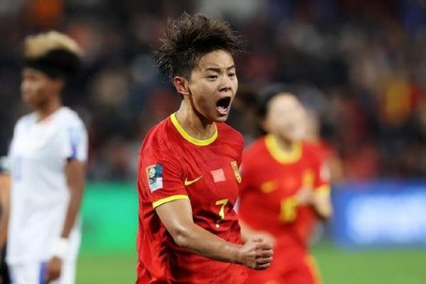 巴黎女足王霜解约，中国女足队员王霜曾效力于法国的哪家俱乐部