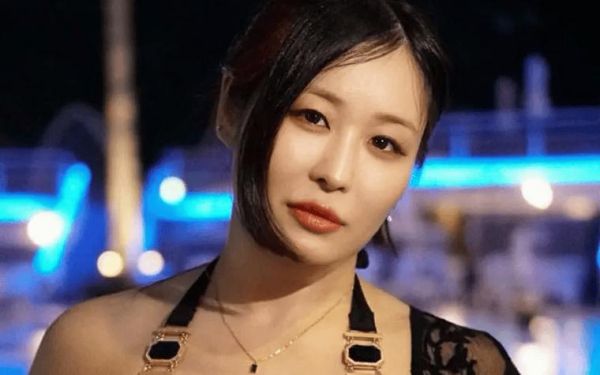 摔角狂热30在线观看，摔角狂热28 invincible 女主唱