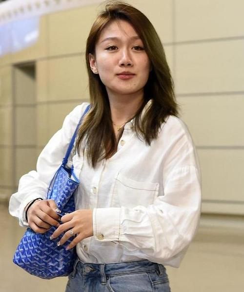 武磊妻子仲佳蓓，武磊妻子仲佳蓓生活照片大全