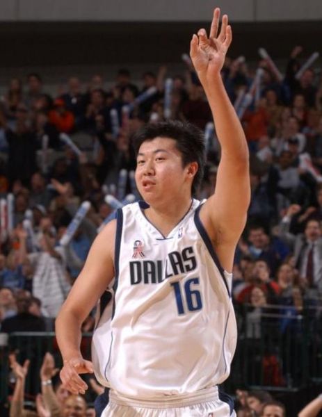王治郅退役时间，王治郅退役后在干什么