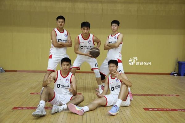 篮球比赛每队几人，篮球赛每队多少人