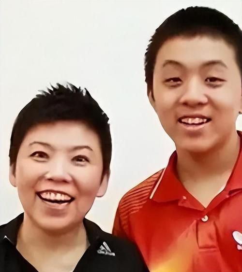 邓亚萍的老公是谁呀，邓亚萍老公有钱吗