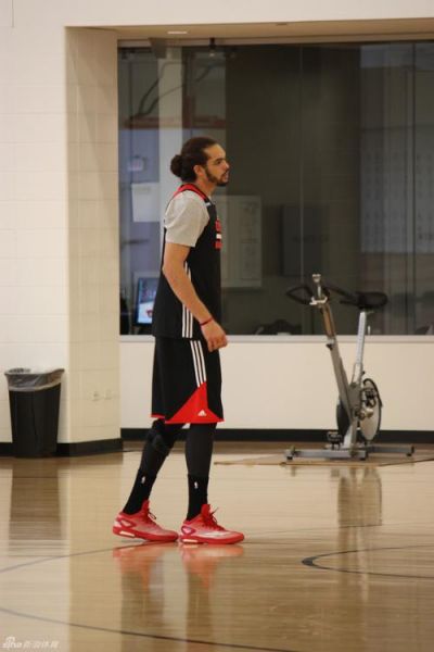 黑白直播ufc，黑白直播nba免费观看篮球